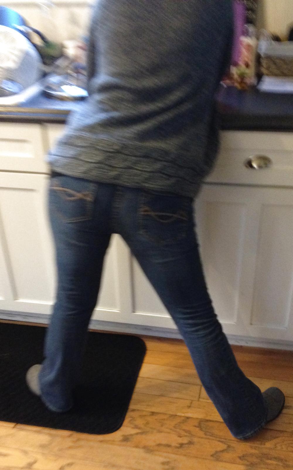 10P My wife in tight pants