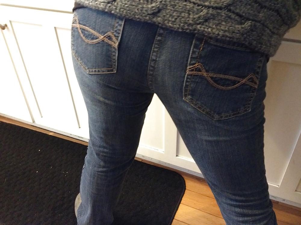 10P My wife in tight pants