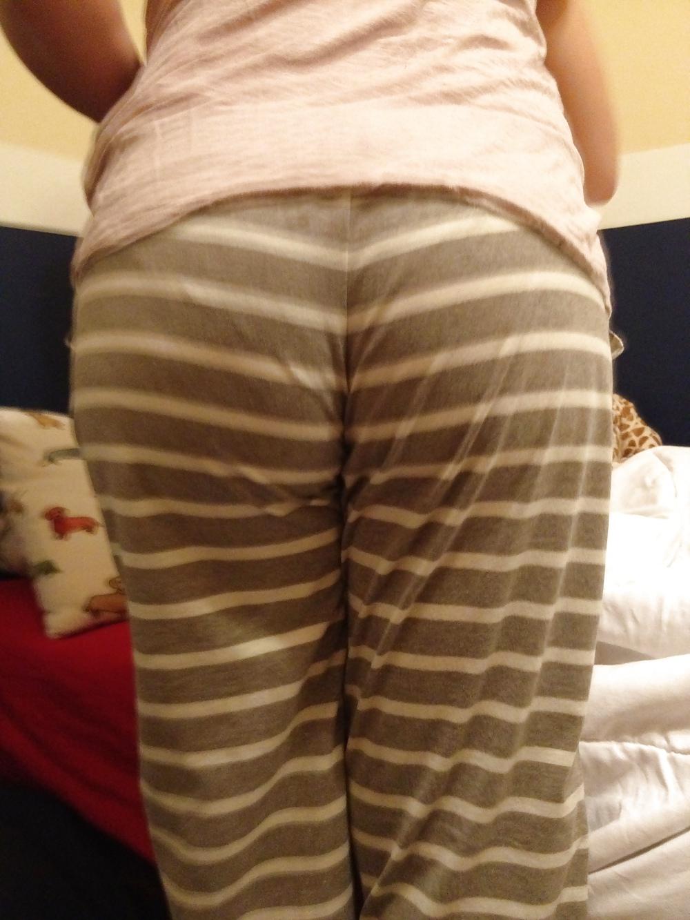 10P My wife in tight pants