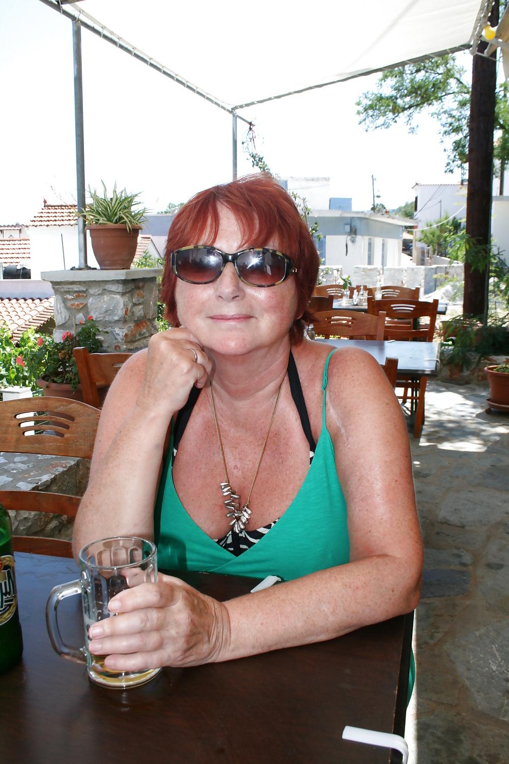 11P Curvy Mature Wife in a blindfold 