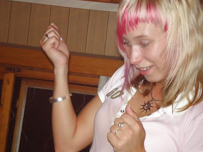 9P Topless in a club