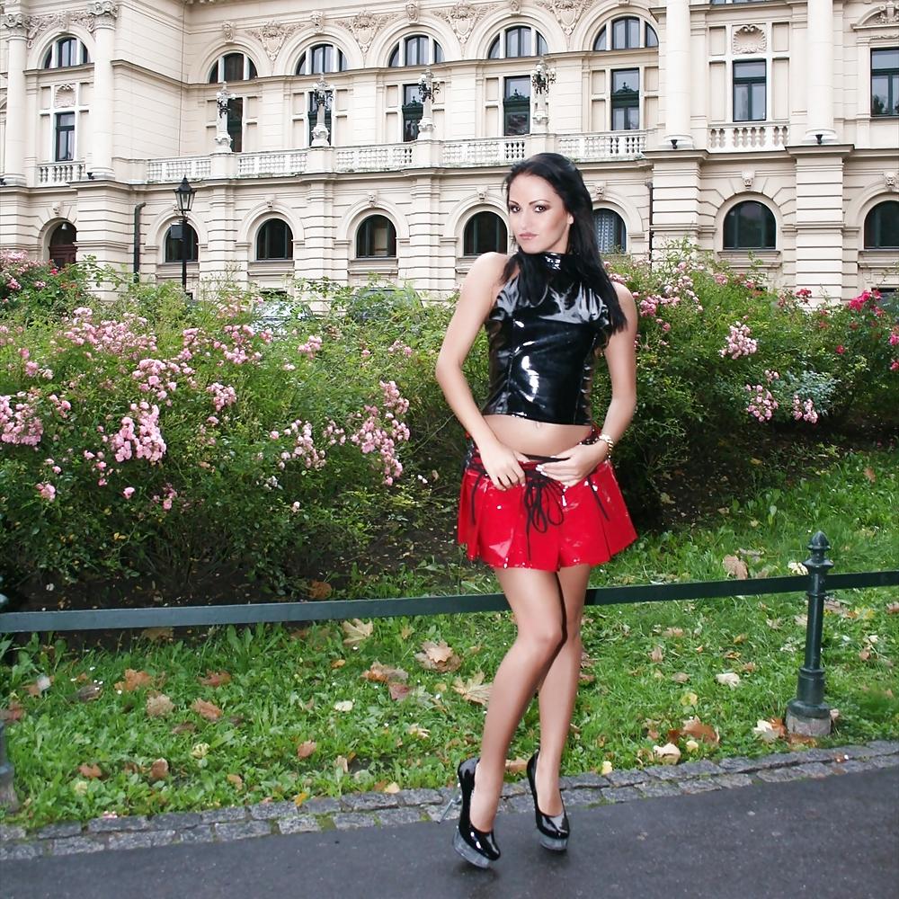 22P Hotlegs-latex miniskirt5