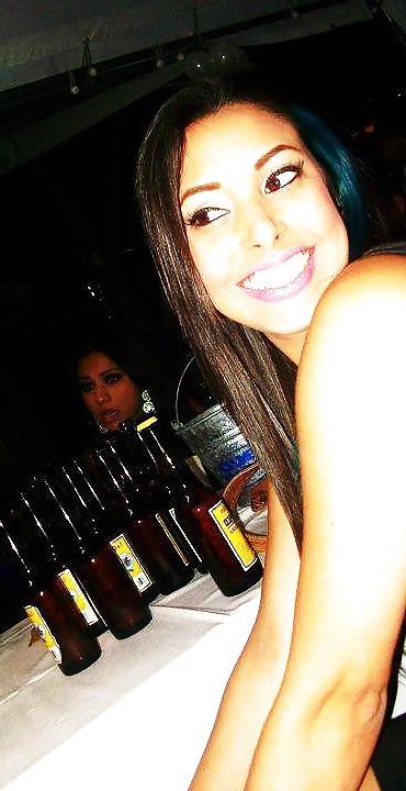 14P Sexy latina