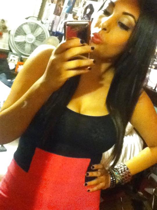 14P Sexy latina