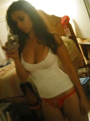 9P Sexy latina with body