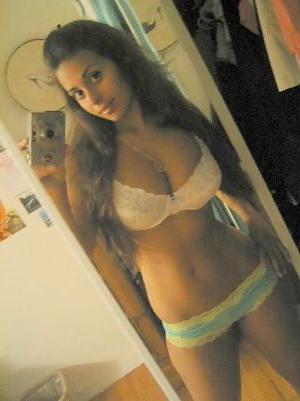 9P Sexy latina with body