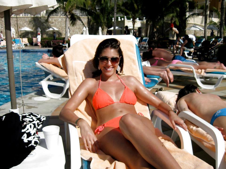 25P Girls in Bikinis 13