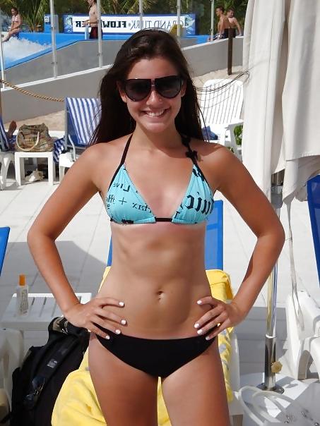 25P Girls in Bikinis 13