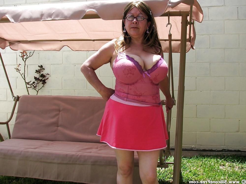 8P Latina Granny