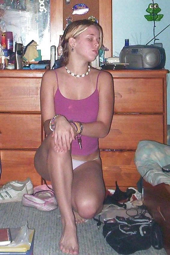 6P Fille nue devant son pere