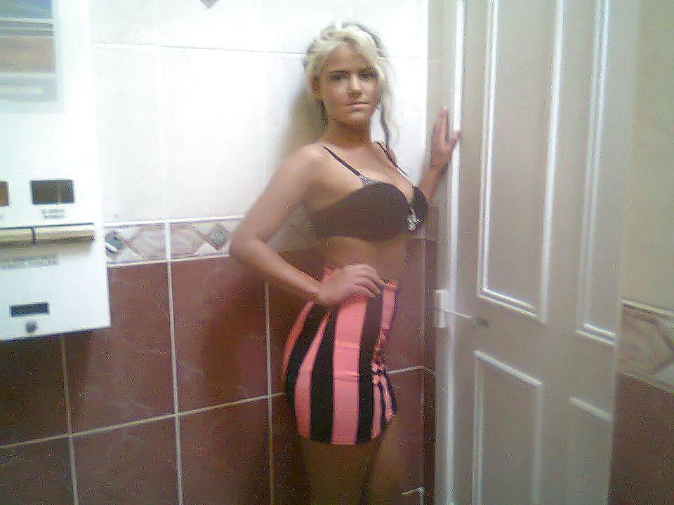 25P Love wanking to pics of people I know 