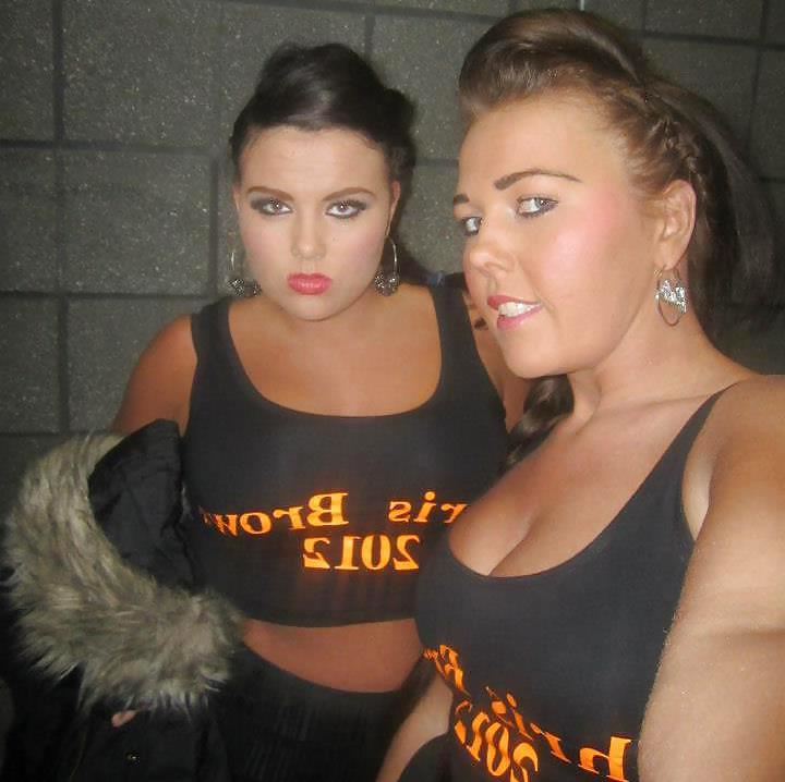 25P Love wanking to pics of people I know 