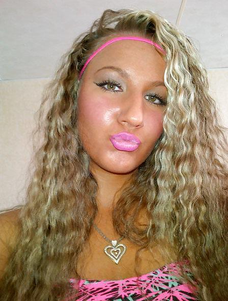25P Love wanking to pics of people I know 