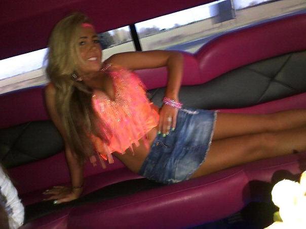 25P Love wanking to pics of people I know 