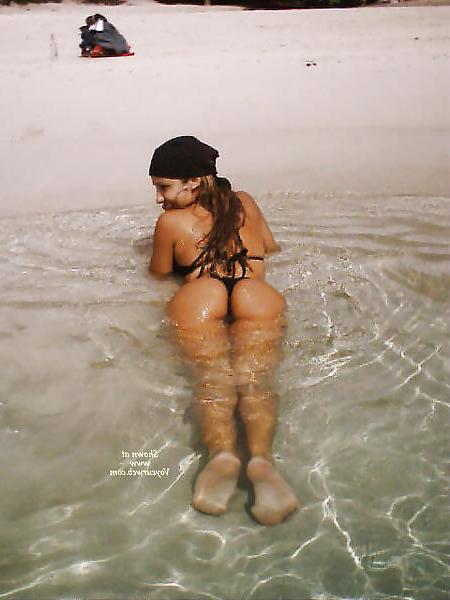 10P Latina milf on vacation