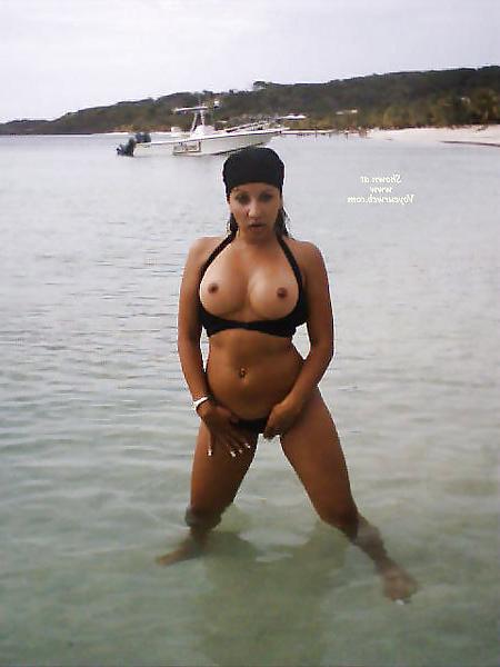 10P Latina milf on vacation