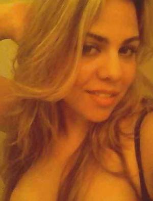 15P Naughty milf latina