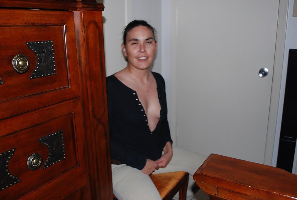 25P Latina Wife Alone