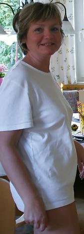 8P Braless At Breakfast