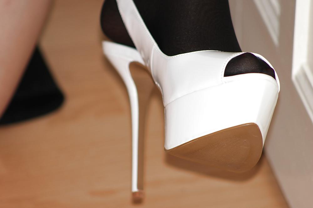 25P High heels and nylons