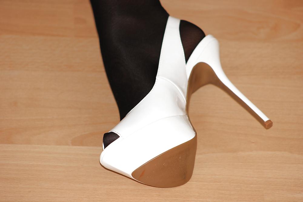 25P High heels and nylons