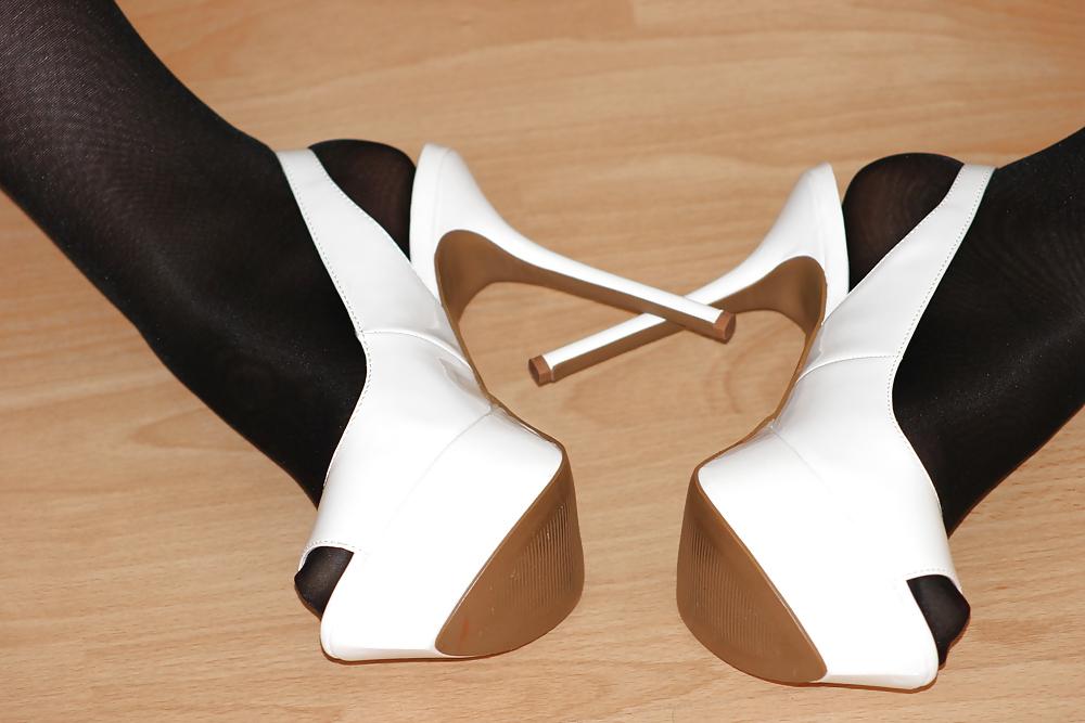 25P High heels and nylons
