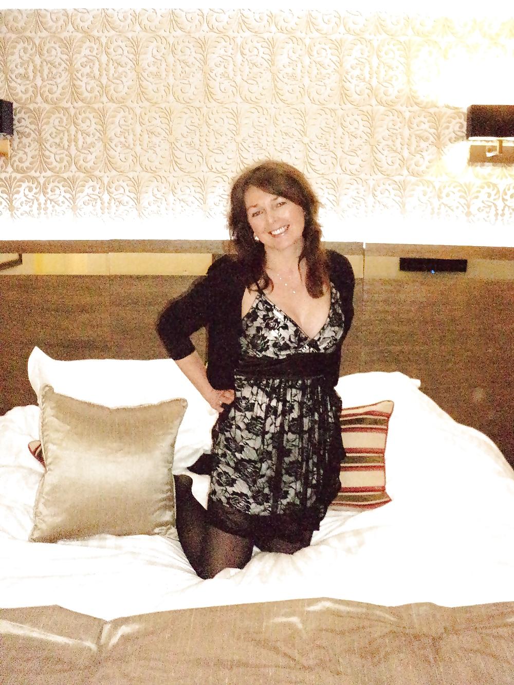 18P Hot UK MILF Nurse