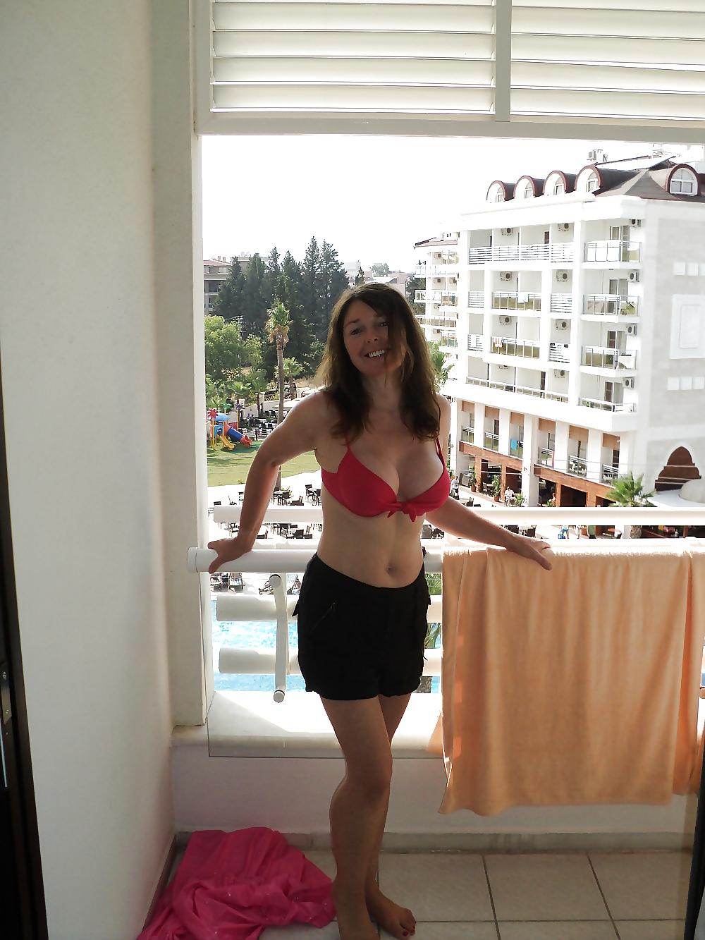 18P Hot UK MILF Nurse