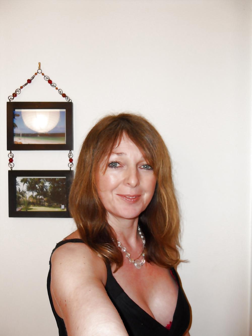 18P Hot UK MILF Nurse