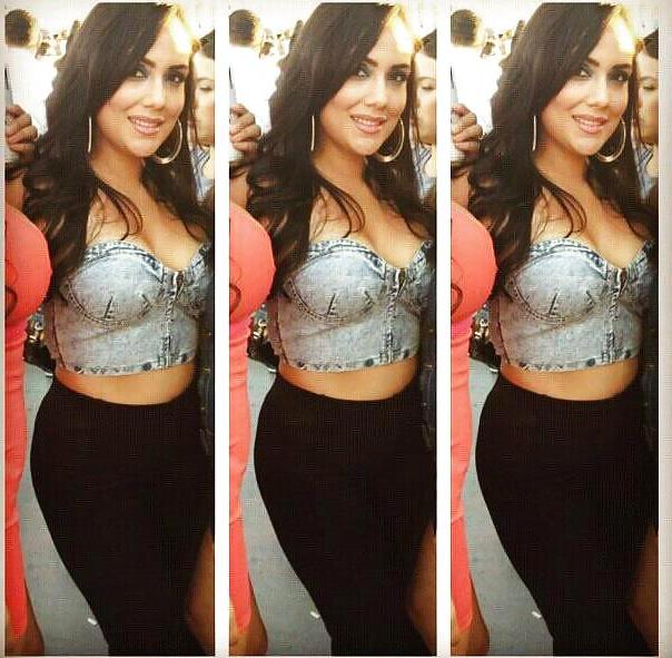 22P Stunning latina milf