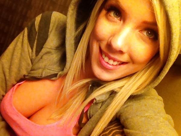 25P Hot Blond teen Bibi Jones