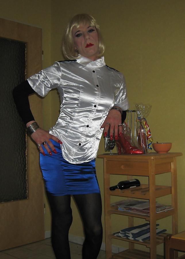 25P TVSonja Satin-Secretary