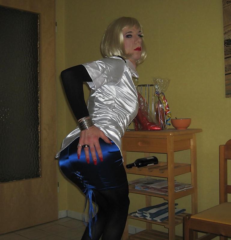 25P TVSonja Satin-Secretary
