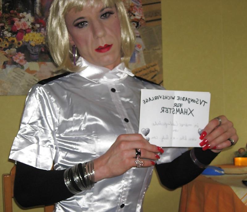 25P TVSonja Satin-Secretary