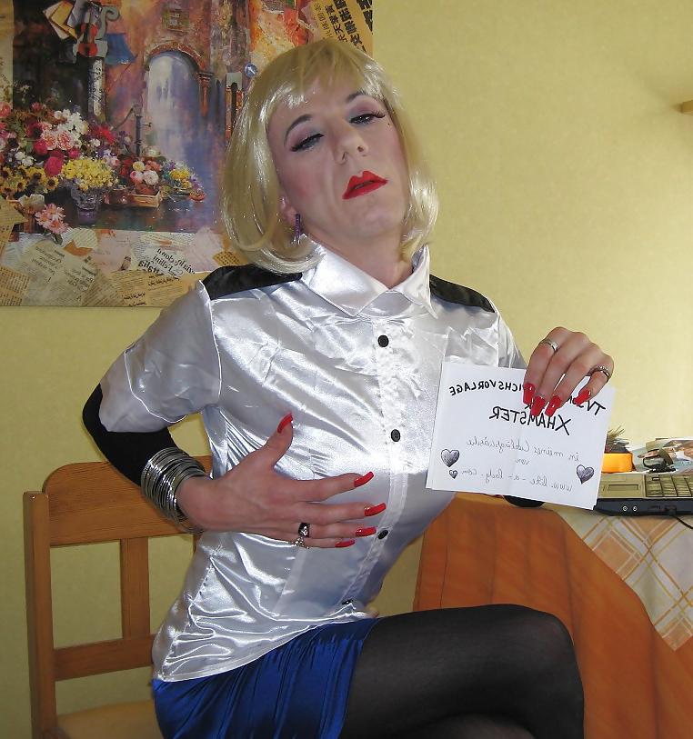 25P TVSonja Satin-Secretary