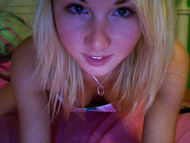 25P Blond Teen Girl with amazing body Selfshot 3of3