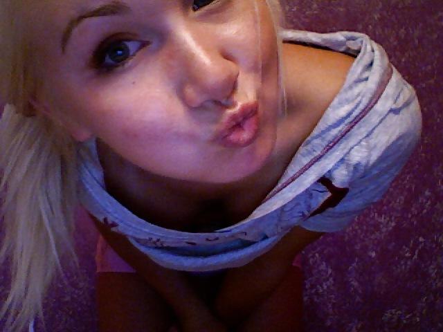 25P Blond Teen Girl with amazing body Selfshot 3of3