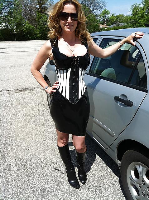 10P My Wife In Latex Outside
