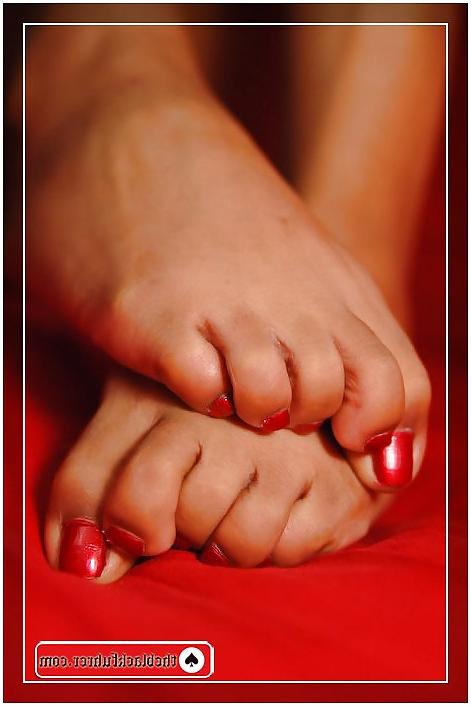 9P Ebony Femdom Goddess - Feet and Heels