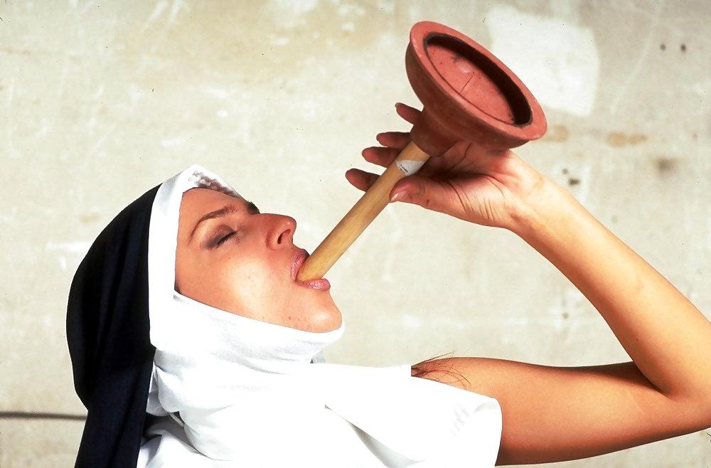 25P THE NUN C5M