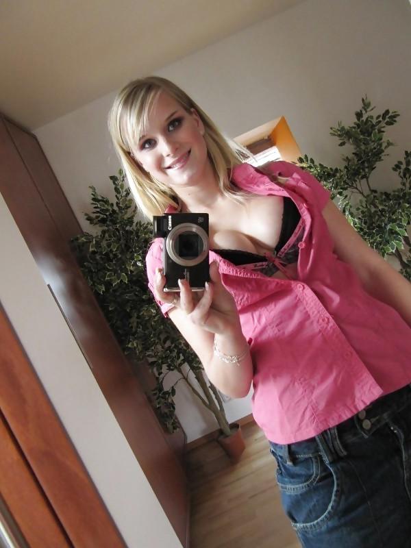 23P Hot Teen Blonde Selfshot