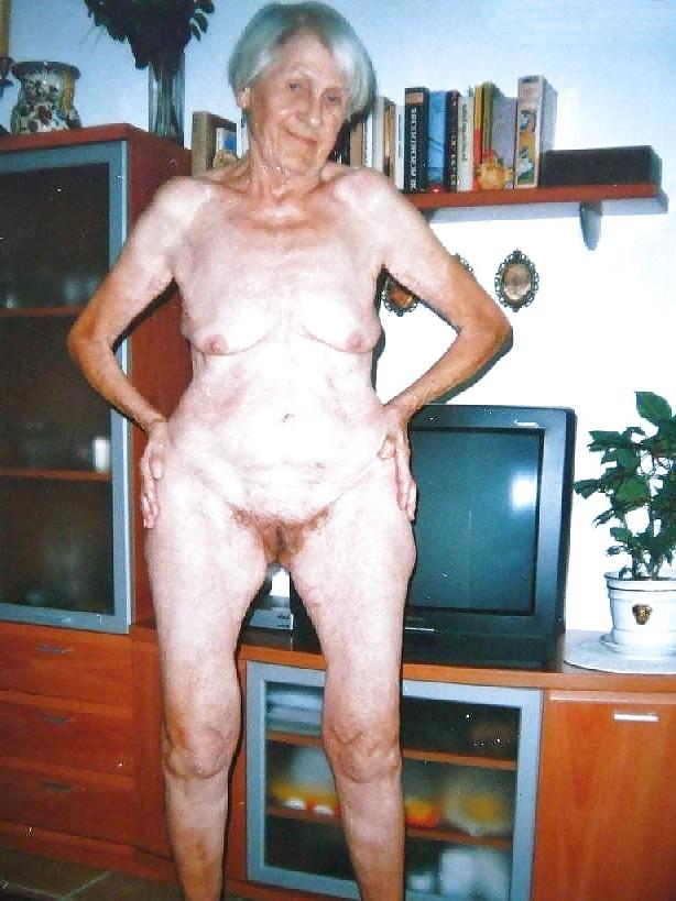 25P Saggy granny