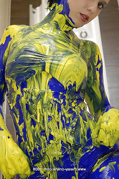 19P Messy latex girls