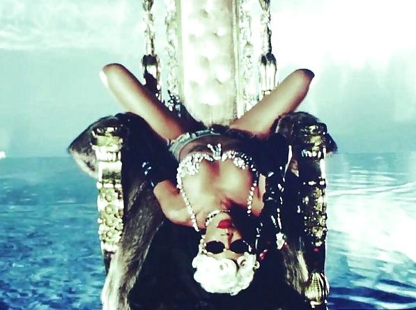 25P Rihanna : Sexy ASS in Fishnet Lingerie - Ameman