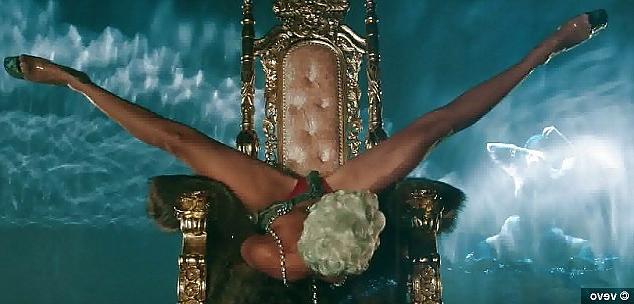 25P Rihanna : Sexy ASS in Fishnet Lingerie - Ameman
