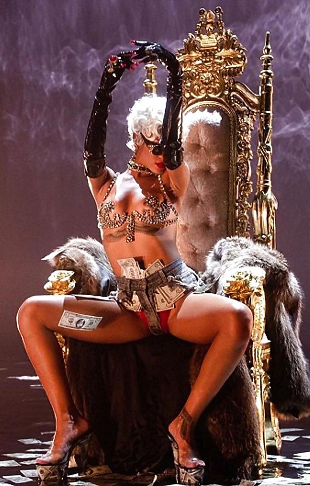 25P Rihanna : Sexy ASS in Fishnet Lingerie - Ameman