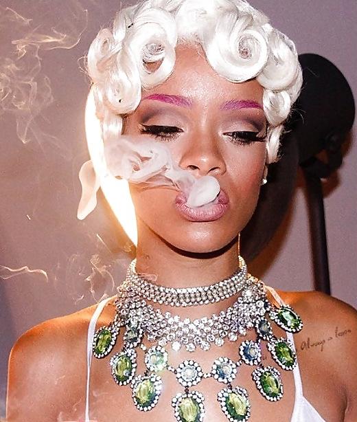 25P Rihanna : Sexy ASS in Fishnet Lingerie - Ameman