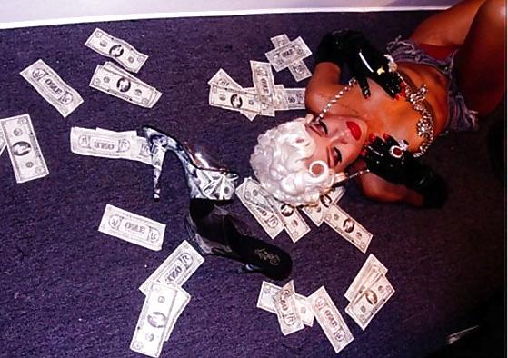 25P Rihanna : Sexy ASS in Fishnet Lingerie - Ameman