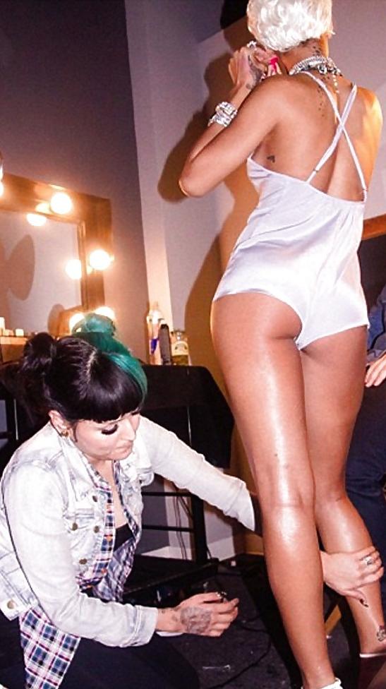 25P Rihanna : Sexy ASS in Fishnet Lingerie - Ameman