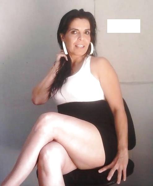 20P Latina mature cristina great legs thighs